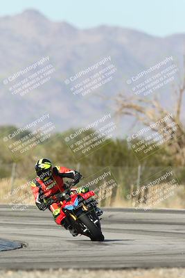 media/Dec-01-2025-Moto Forza (Mon) [[2daa91e15f]]/2-Intermediate Group/Session 3 (Turn 3)/